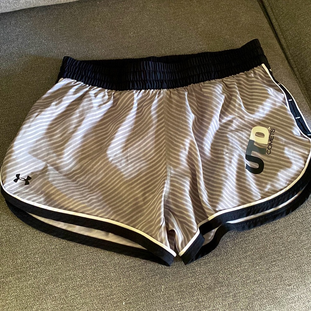 Under Armour Women Short.